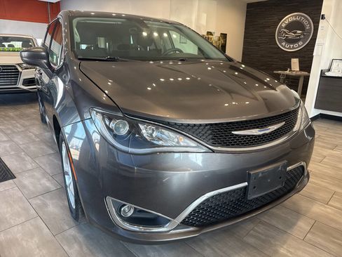 Used 2018 Chrysler Pacifica Touring Plus w/ Tire & Wheel Group image 1