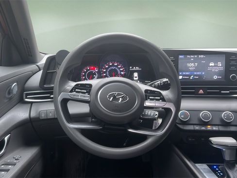 Used 2021 Hyundai Elantra SE image 14