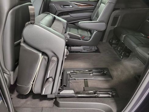 Used 2024 Cadillac Escalade ESV Premium Luxury image 28