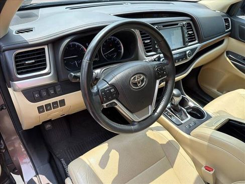Used 2018 Toyota Highlander Limited Platinum AWD/4WD image 15