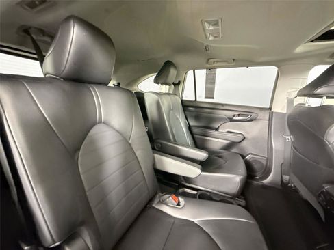 Certified 2023 Toyota Highlander XLE image 43