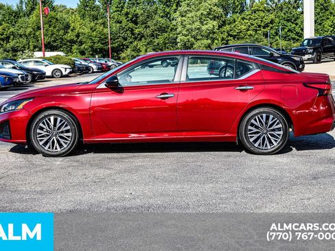 Used 2025 Nissan Altima 2.5 SV FWD image 9
