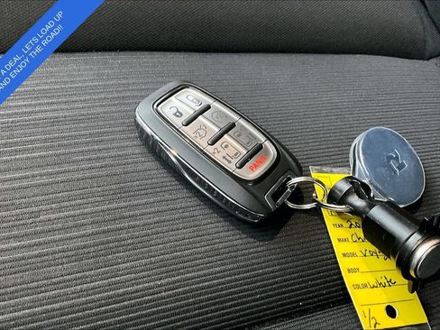 Used 2023 Chrysler Voyager LX FWD image 12