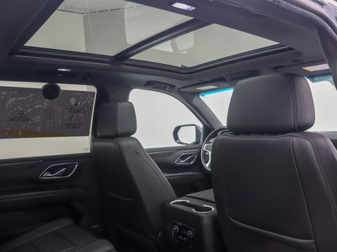 Used 2021 Chevrolet Suburban LT w/ LT Signature Package AWD/4WD image 18
