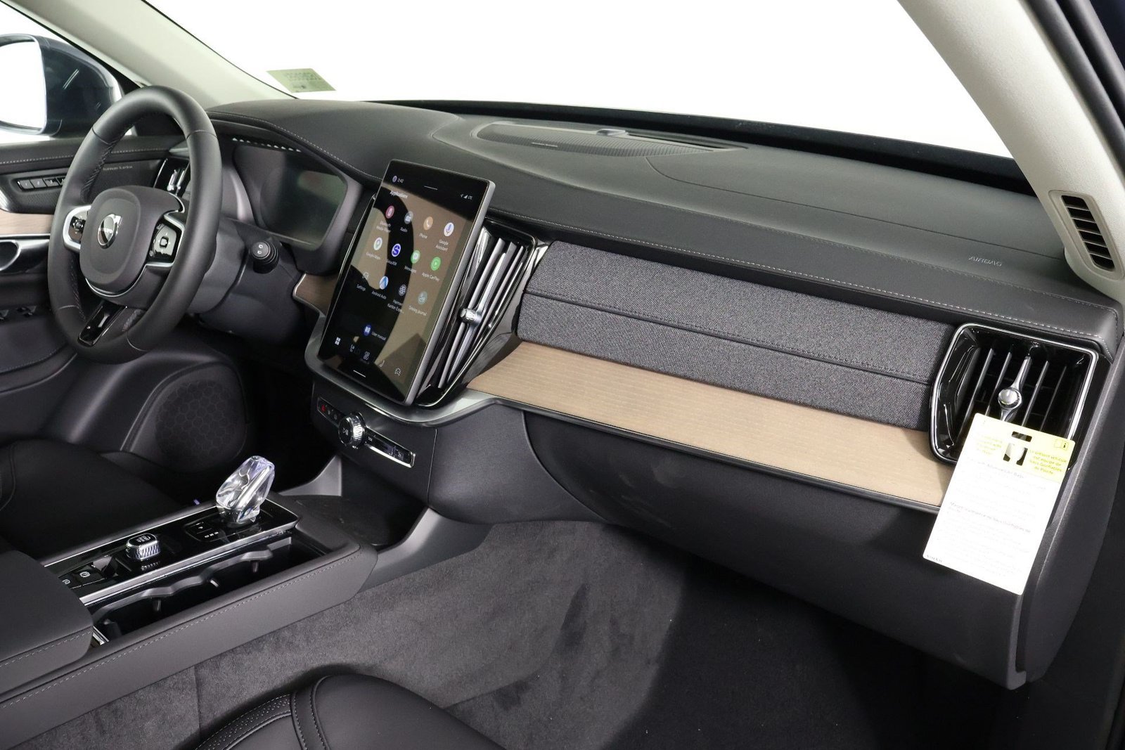 New 2026 Volvo XC90 T8 Plus w/ Protection Package AWD/4WD image 9
