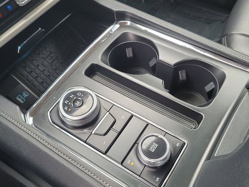 Used 2024 Ford Expedition XLT image 12