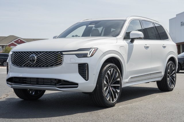 New 2026 Volvo XC90 T8 Plus w/ Protection Package Premier AWD/4WD image 3