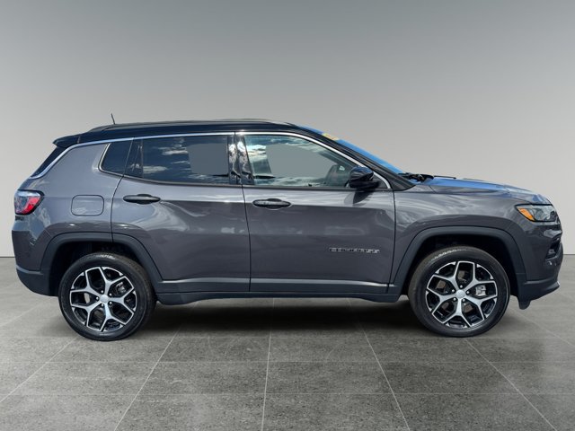 Used 2024 Jeep Compass Limited AWD/4WD image 7