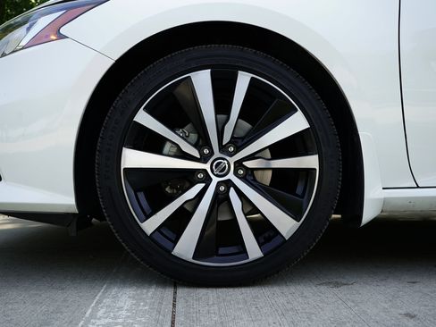 Used 2022 Nissan Altima 2.5 Platinum image 11