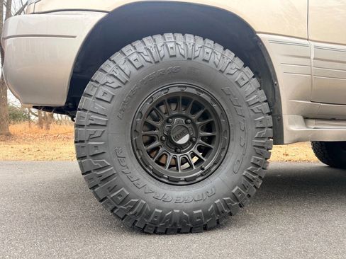 Used 2001 Lexus LX 470 4WD image 13