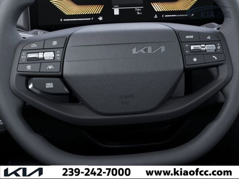New 2025 Kia K4 LXS image 22
