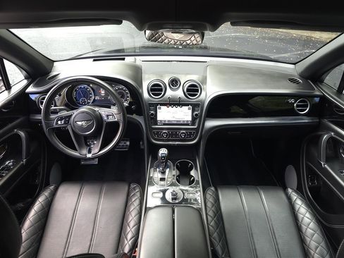 Used 2020 Bentley Bentayga Plug-In Hybrid image 10