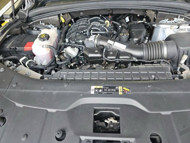 Used 2024 Jeep Grand Cherokee Limited w/ Luxury Tech Group II AWD/4WD image 18