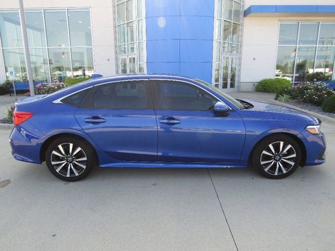 Used 2022 Honda Civic EX image 4