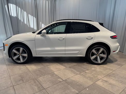 Certified 2025 Porsche Macan image 2
