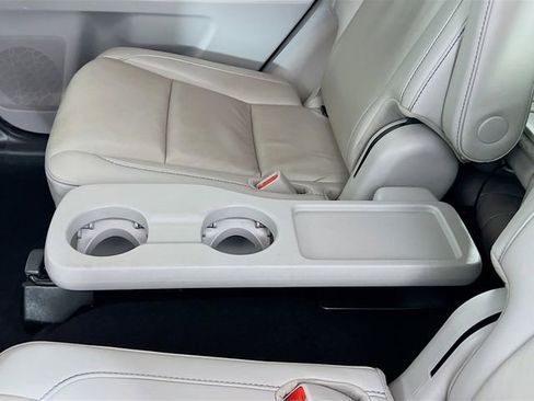 Used 2019 Toyota Highlander XLE image 25