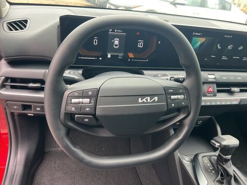 New 2025 Kia K4 LXS image 9