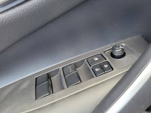 Used 2025 Toyota Corolla SE image 24