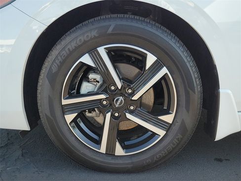 Certified 2024 Nissan Sentra SV image 27