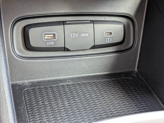 Used 2025 Hyundai Venue SEL FWD image 23