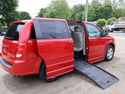 Used 2013 Dodge Grand Caravan SE FWD image 3