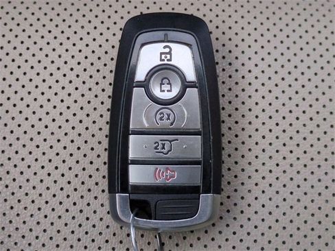 Used 2021 Ford Escape Titanium image 29