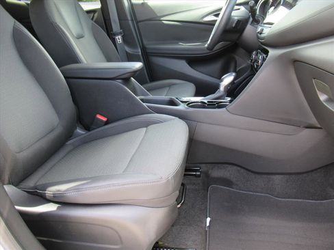 Used 2022 Buick Encore GX Select w/ Safety Package II image 9