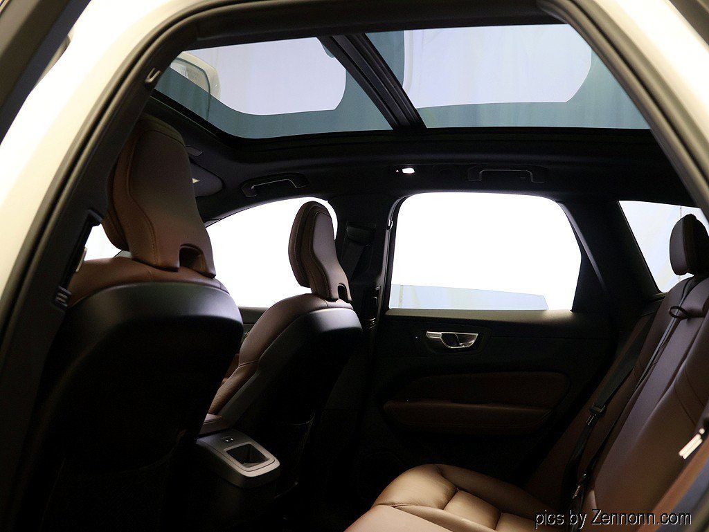 Used 2023 Volvo XC60 B5 Plus w/ Climate Package AWD/4WD image 9