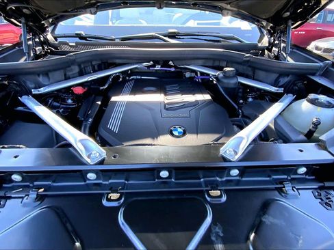 Used 2022 BMW X5 xDrive40i w/ M Sport Package image 32