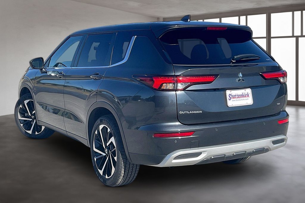 Used 2024 Mitsubishi Outlander AWD image 4