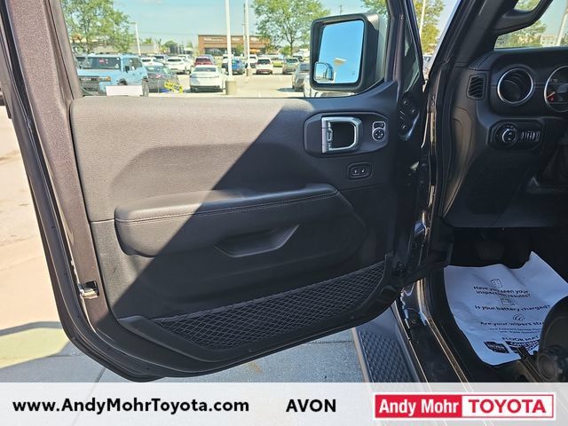 Used 2020 Jeep Gladiator Overland AWD/4WD image 11