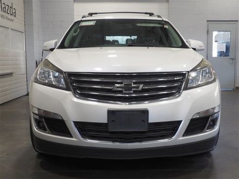 Used 2017 Chevrolet Traverse LT image 2
