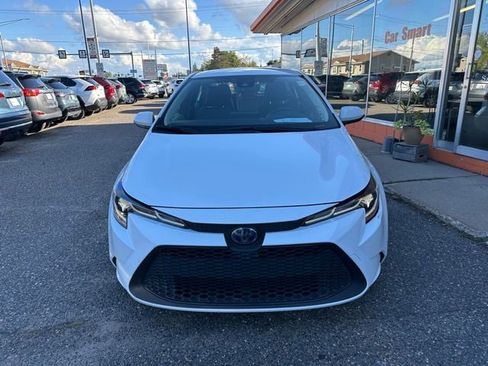 Used 2022 Toyota Corolla LE image 2