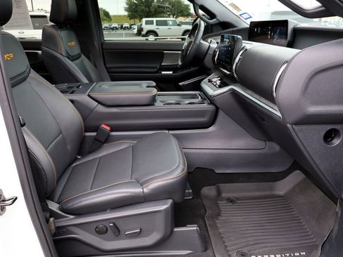 Used 2025 Ford Expedition Tremor AWD/4WD image 21