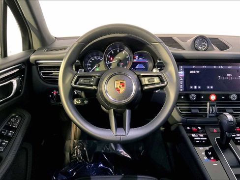 Certified 2025 Porsche Macan image 15