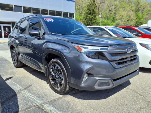 Used 2025 Subaru Forester Limited w/ Popular Package AWD/4WD image 4