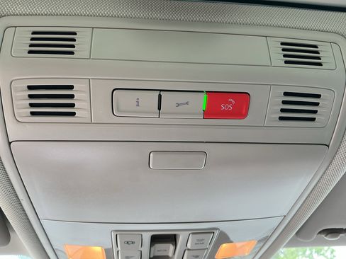 Used 2025 Volkswagen Jetta SEL FWD image 19