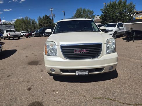 Used 2011 GMC Yukon SLT w/ SLT-2 Equipment Package AWD/4WD image 3
