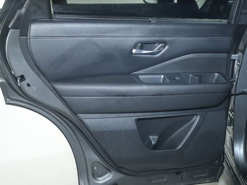 Used 2025 Nissan Pathfinder SL AWD/4WD image 15