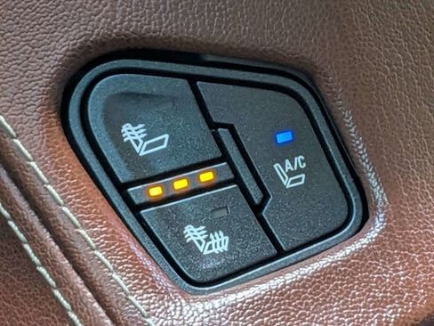 Used 2016 Chevrolet Suburban LTZ RWD image 26