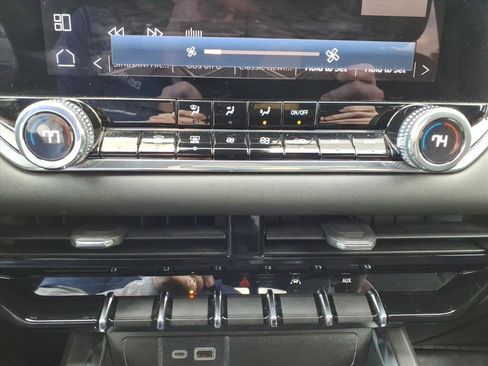 Used 2024 GMC Canyon Elevation w/ Convenience Package image 22