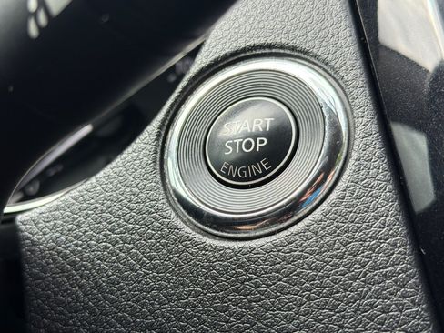 Used 2017 Nissan Rogue Sport SL AWD/4WD image 23