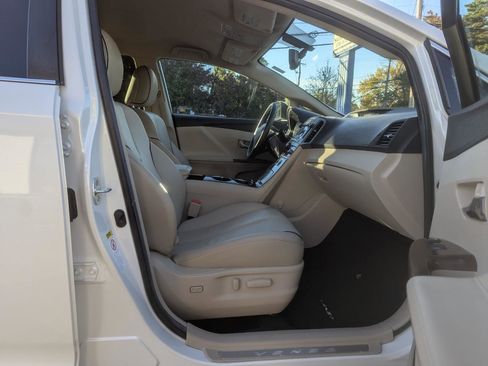 Used 2012 Toyota Venza XLE image 32