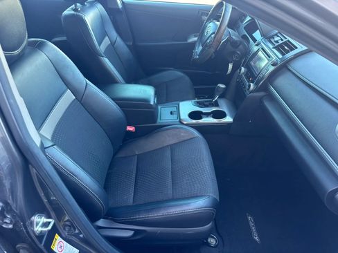 Used 2014 Toyota Camry SE FWD image 12