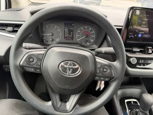 Used 2025 Toyota Corolla LE FWD image 12