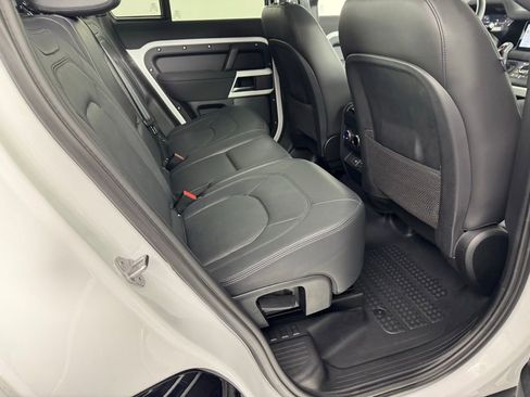 Used 2023 Land Rover Defender 110 SE image 29