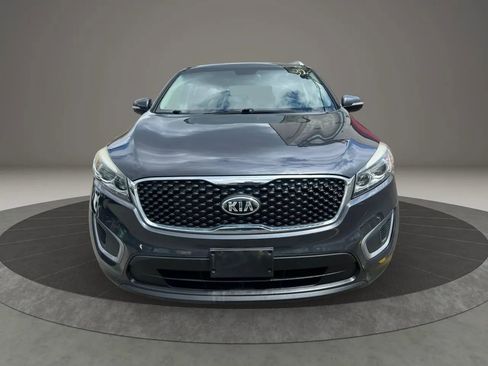 Used 2016 Kia Sorento LX image 2