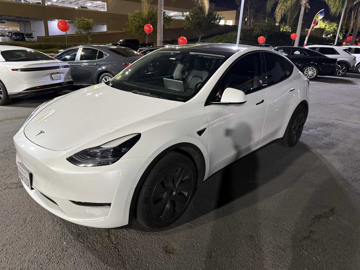 Used 2024 Tesla Model Y 2WD image 4