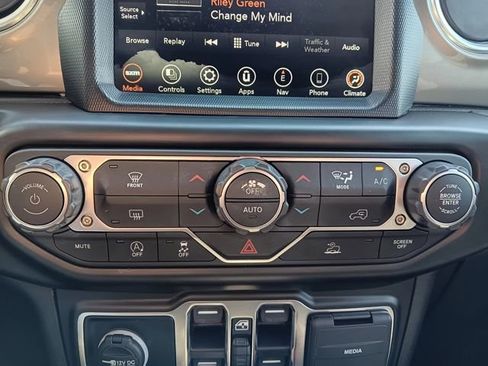 Used 2022 Jeep Wrangler Unlimited Sahara image 22