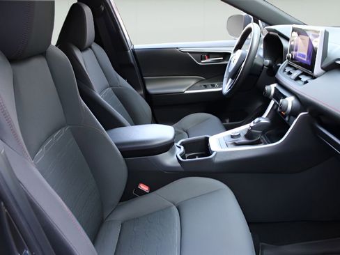 Used 2023 Toyota RAV4 SE w/ Weather & Moonroof Package image 24